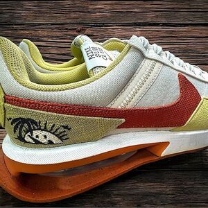 NIKE Air Footwear l Move to Zero l Lt Orewood/Burnt Sunrise l 10.5 l EUC in box